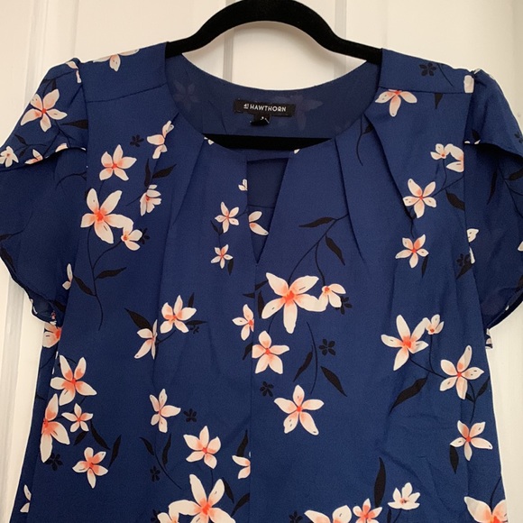 41 Hawthorn floral blue blouse with keyhole neckline. Size small. - Picture 2 of 3